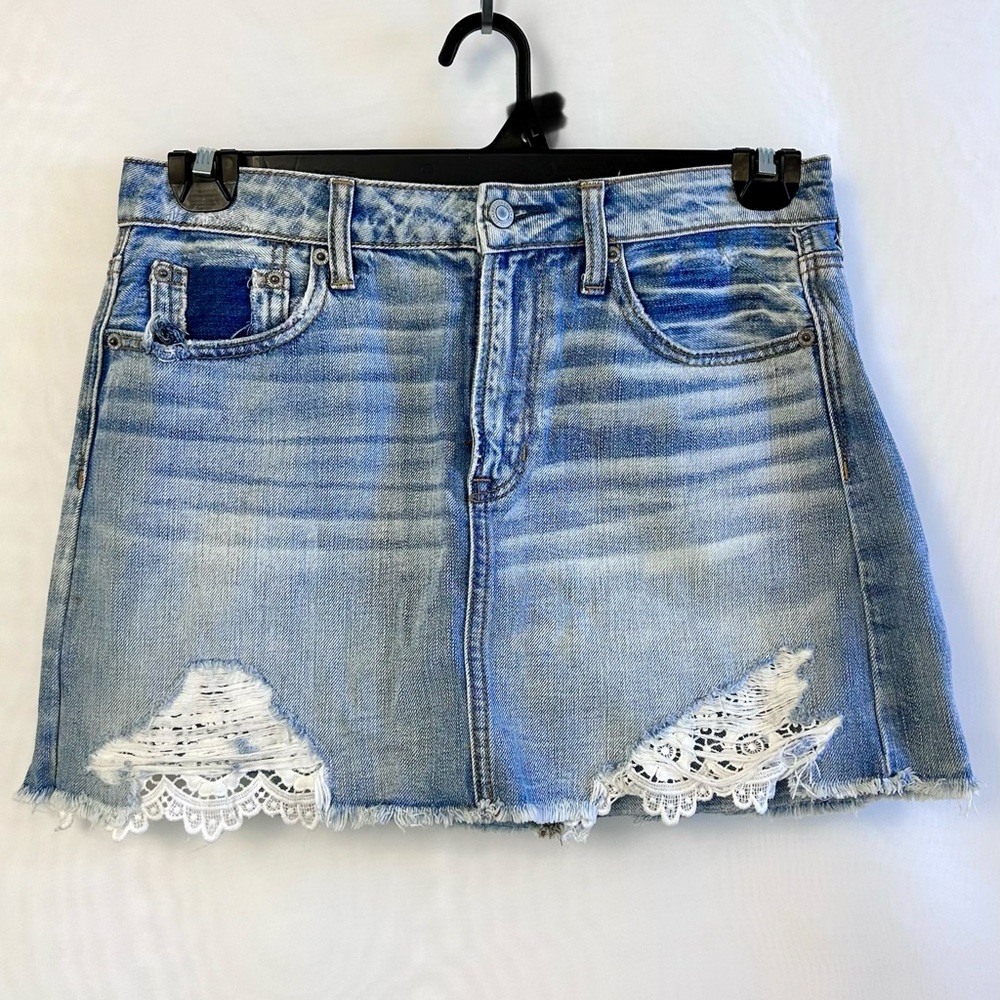 American Eagle Women’s Distressed Lace Patched Short Jean Skirt / Sz 6